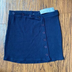 New Urban Outfitters Claira side- button mini skirt size M